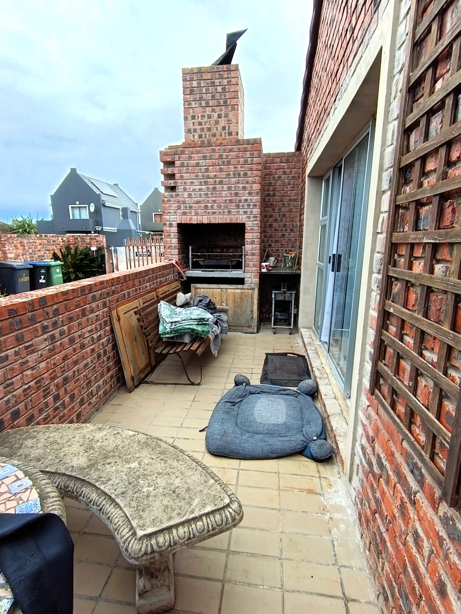 5 Bedroom Property for Sale in Noorsekloof Eastern Cape